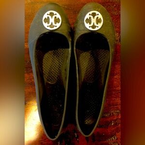 Ladies size 9 Crocs flats